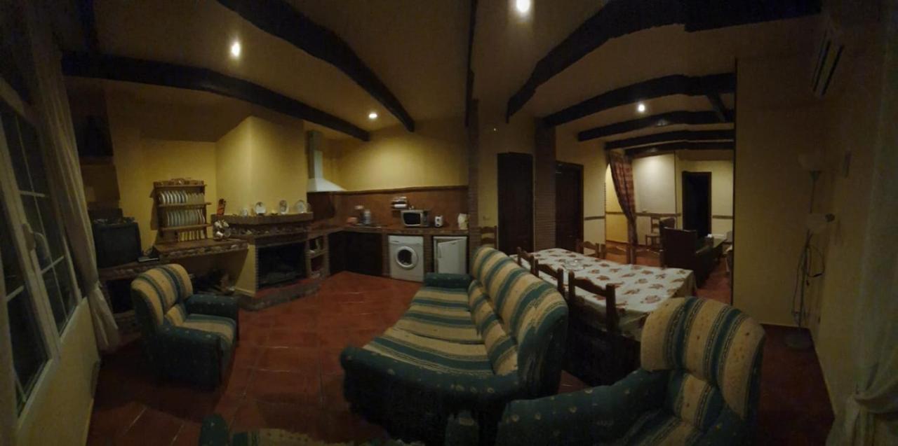 Monte Rosado Viviendas Vacacionales La Peza Exterior foto